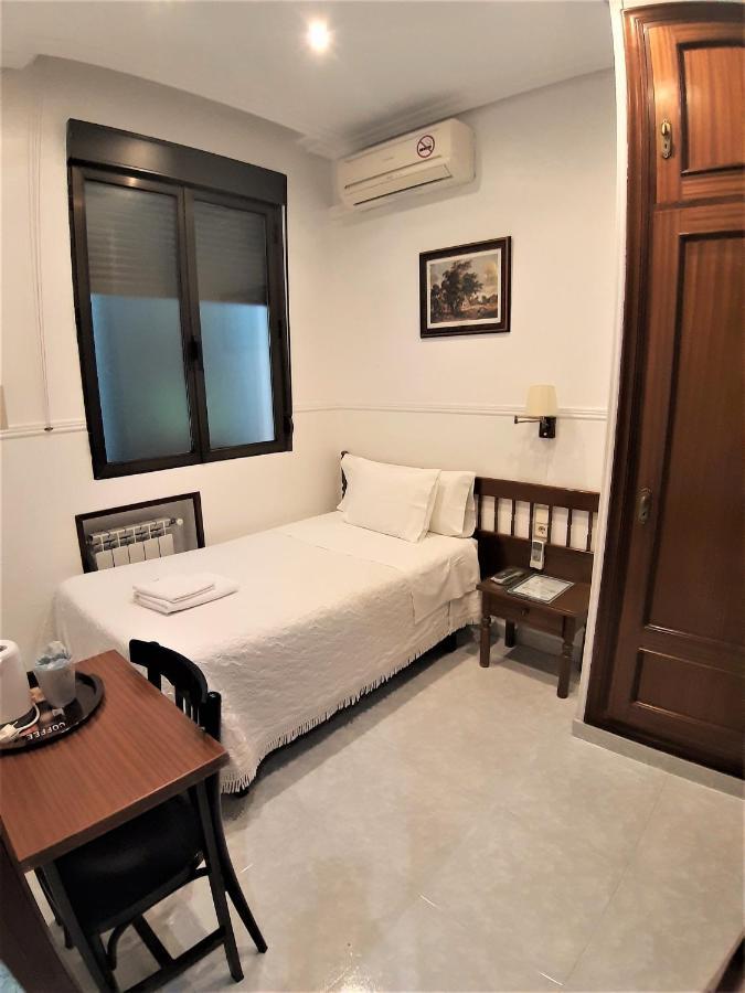 Hostal Dulcinea Madrid Dış mekan fotoğraf