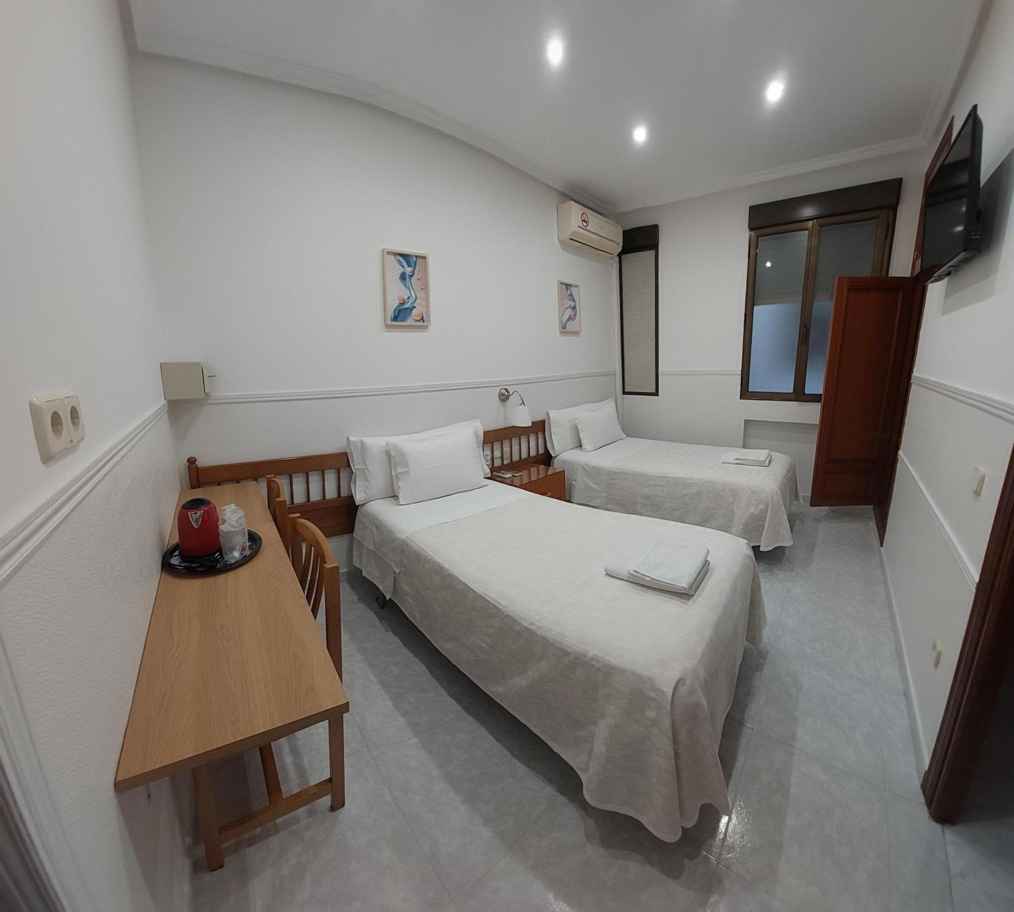 Hostal Dulcinea Madrid Dış mekan fotoğraf